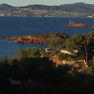residence-le-chateau-parc-santa-lucia.fr-provencehotel.com/